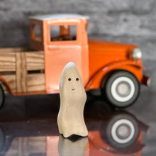 Load image into Gallery viewer, Ghostie