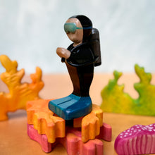 Load image into Gallery viewer, Scuba Diver (Standing)